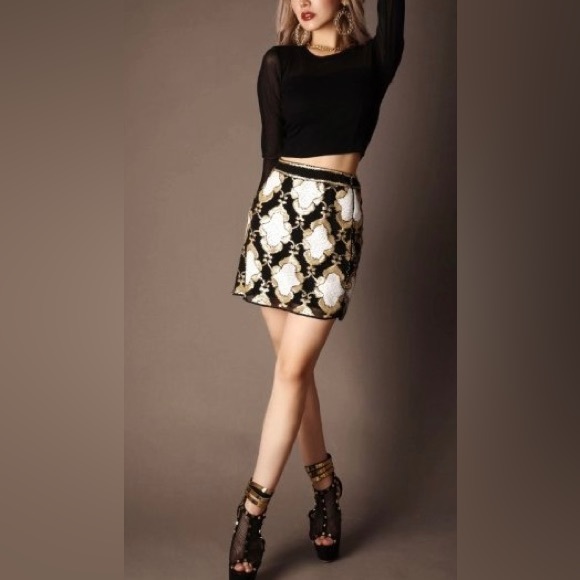 Fashion Nova Dresses & Skirts - Fashion Nova NWT Sequin Mini Skirt Black Gold White Mesh Lined size XL